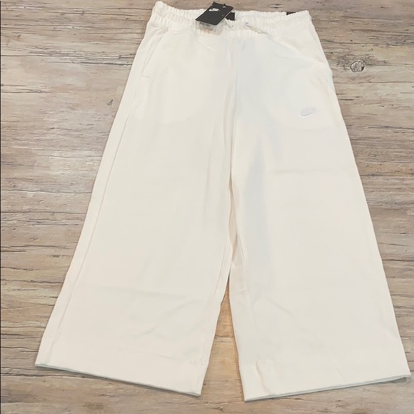 Nike - Picture 1 of 7